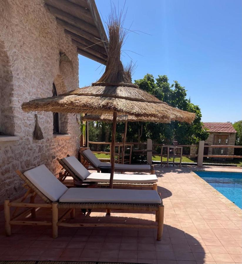 Maison La Chevre Hotel Szavíra Kültér fotó