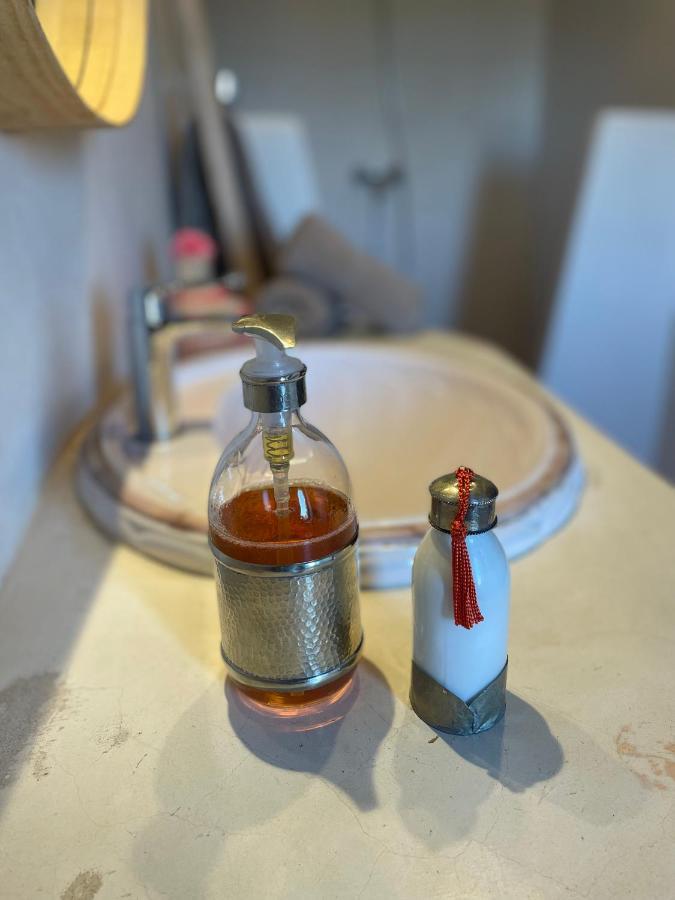 Maison La Chevre Hotel Szavíra Kültér fotó
